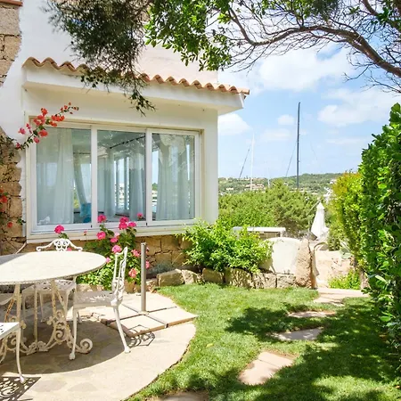 Piazzetta Con Piscina E Vista Porto Cervo