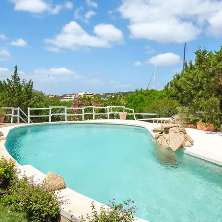 Piazzetta Con Piscina E Vista Vila Porto Cervo
