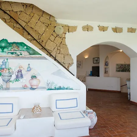 Piazzetta Con Piscina E Vista بورتو كيرفو