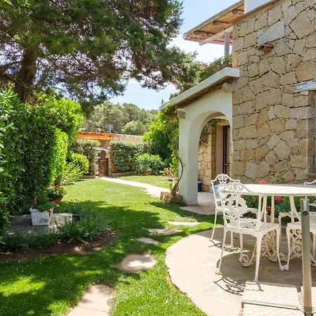 Piazzetta Con Piscina E Vista