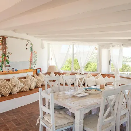 Piazzetta Con Piscina E Vista فيلة *