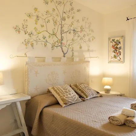 Piazzetta Con Piscina E Vista فيلة بورتو كيرفو