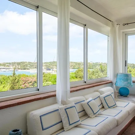 Piazzetta Con Piscina E Vista فيلة