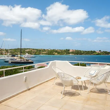 Piazzetta Con Piscina E Vista Vila Porto Cervo