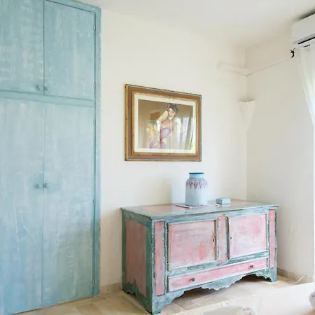 Piazzetta Con Piscina E Vista * بورتو كيرفو