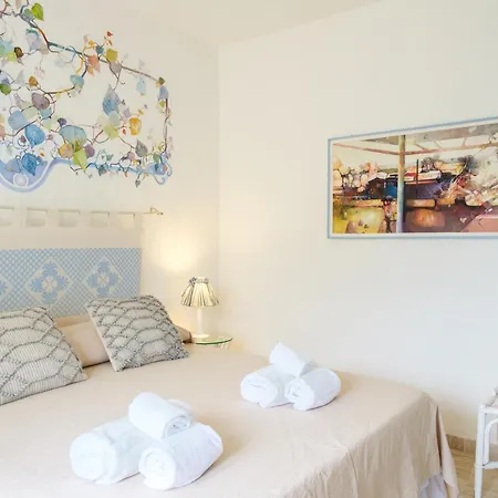 Piazzetta Con Piscina E Vista