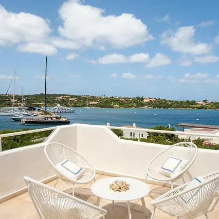 Piazzetta Con Piscina E Vista Villa